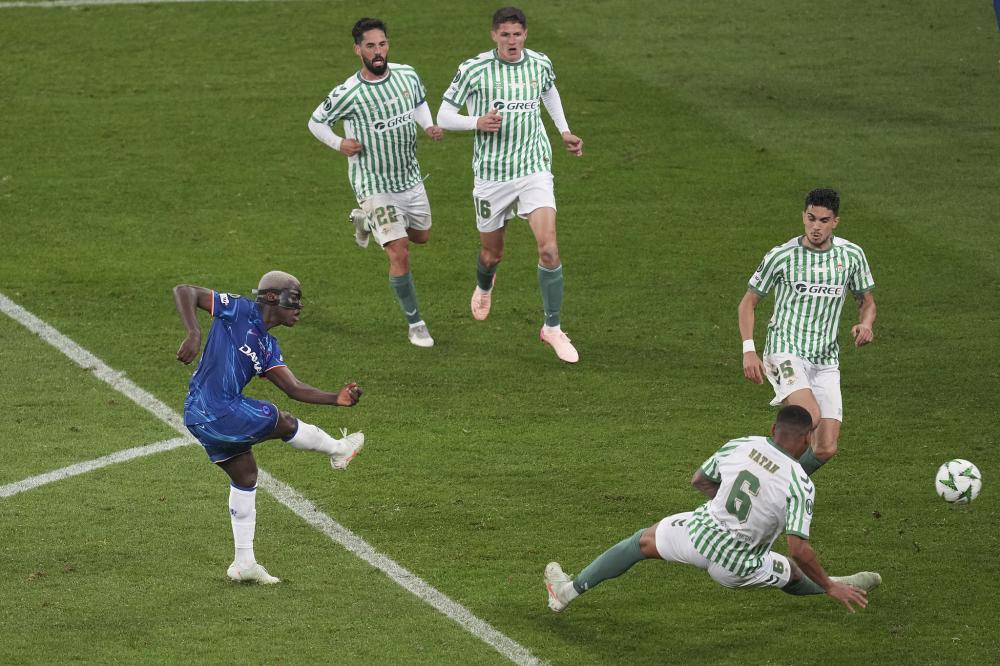 伊尔迪兹：我踢伪9号？大家可以拭目以待；斯帅没给我额外压力